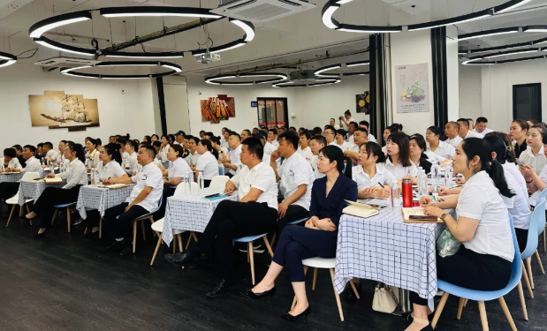 “食”刻守護(hù)，安全相伴！華逸府食品安全及營(yíng)養(yǎng)健康知識(shí)專項(xiàng)培訓(xùn)